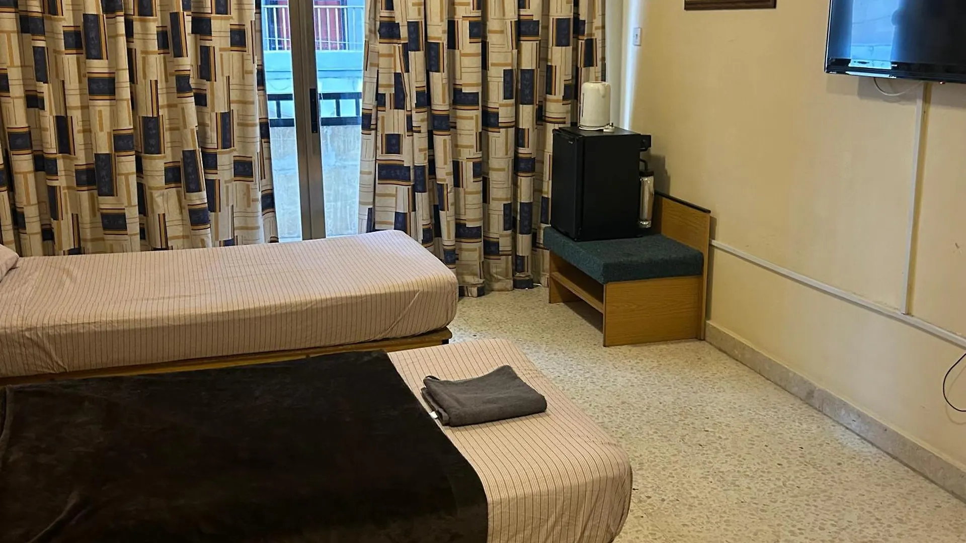 Holiday Apartmentsの連絡先